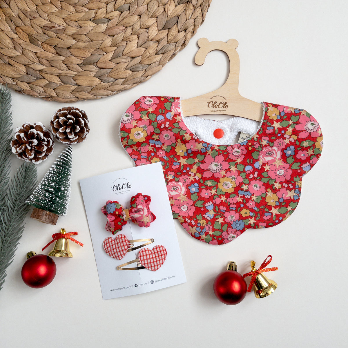 Scalloped Baby Bib  |  Liberty Betsy Star